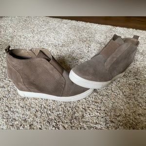 Steve Madden. Wedge sneaker. Sneaker bootie. 8.5 US.